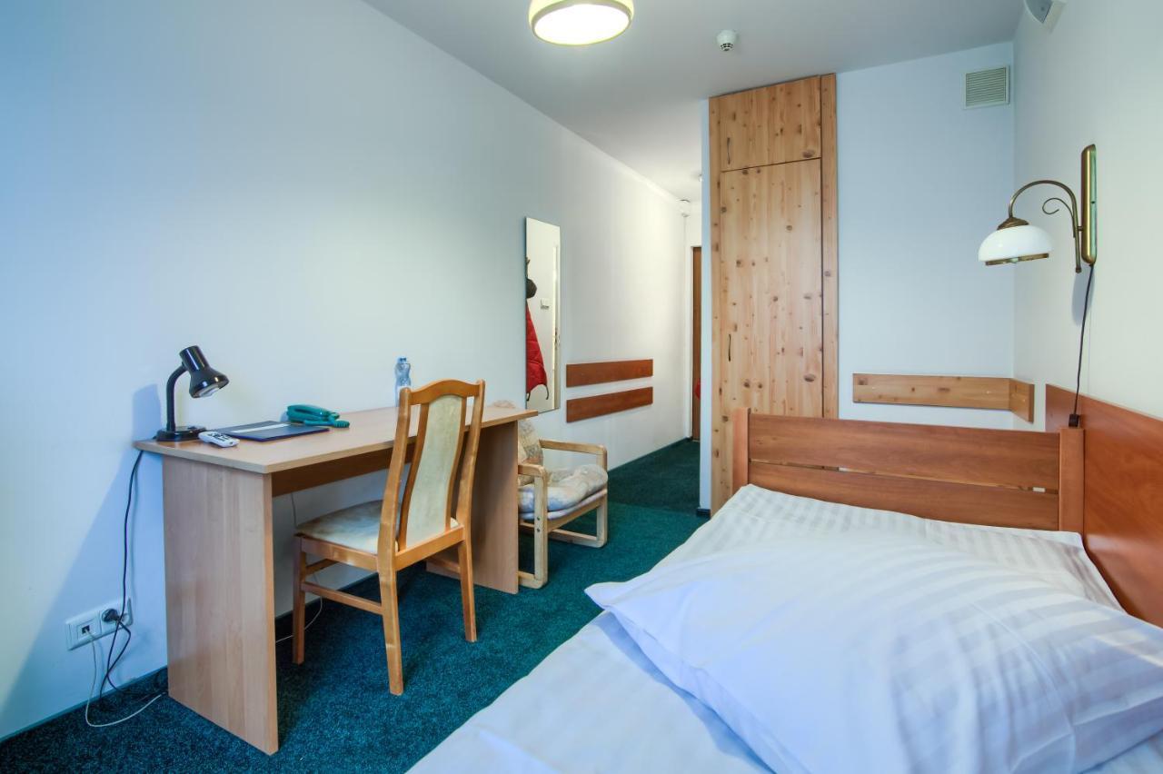 Hotel Konin Konin  Ngoại thất bức ảnh