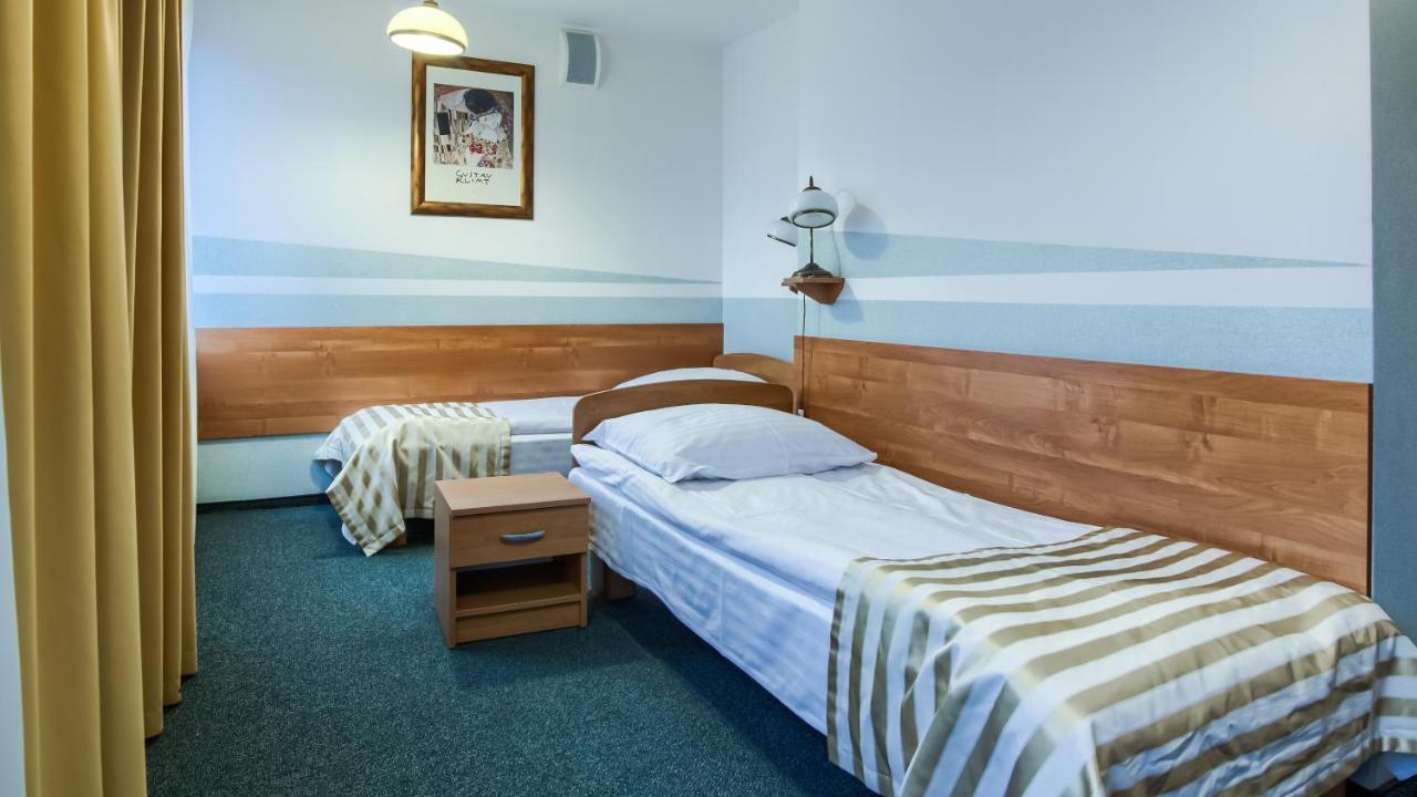 Hotel Konin Konin  Ngoại thất bức ảnh