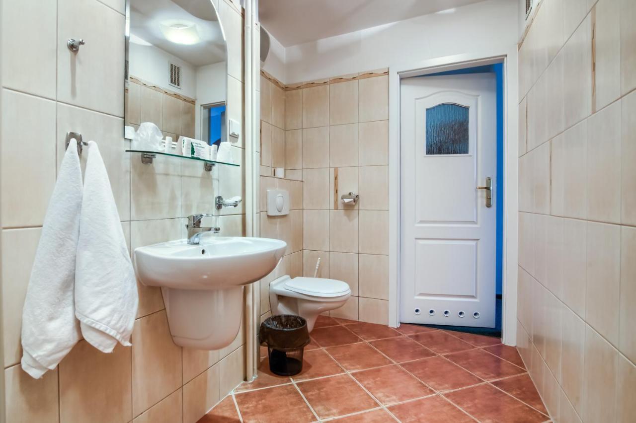 Hotel Konin Konin  Ngoại thất bức ảnh