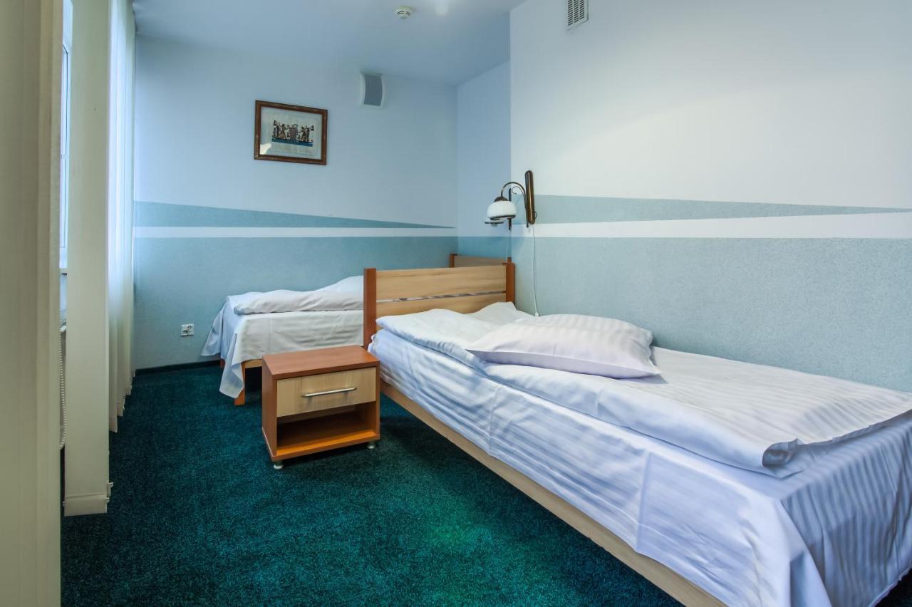 Hotel Konin Konin  Ngoại thất bức ảnh
