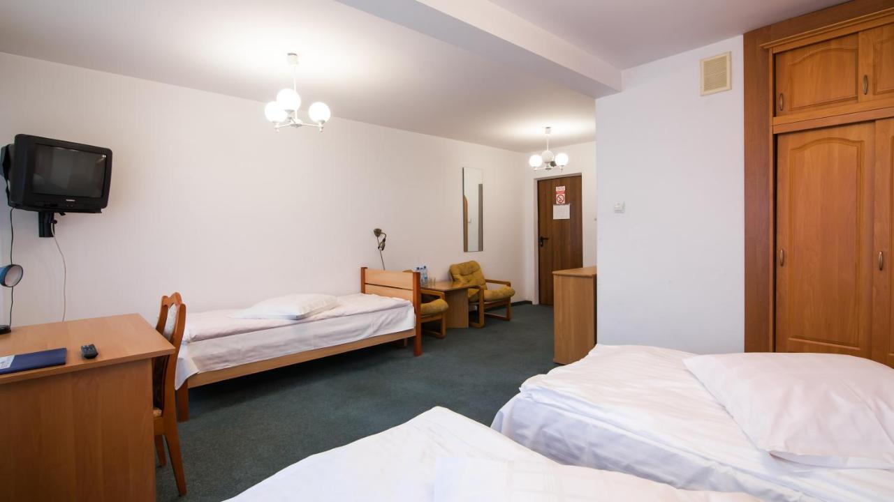 Hotel Konin Konin  Ngoại thất bức ảnh