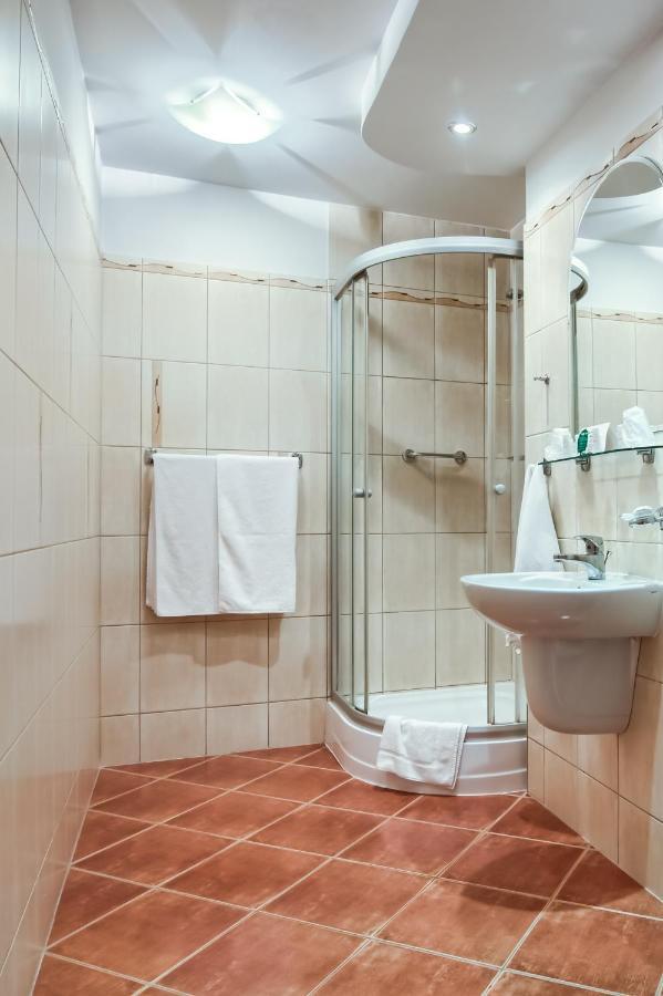 Hotel Konin Konin  Ngoại thất bức ảnh
