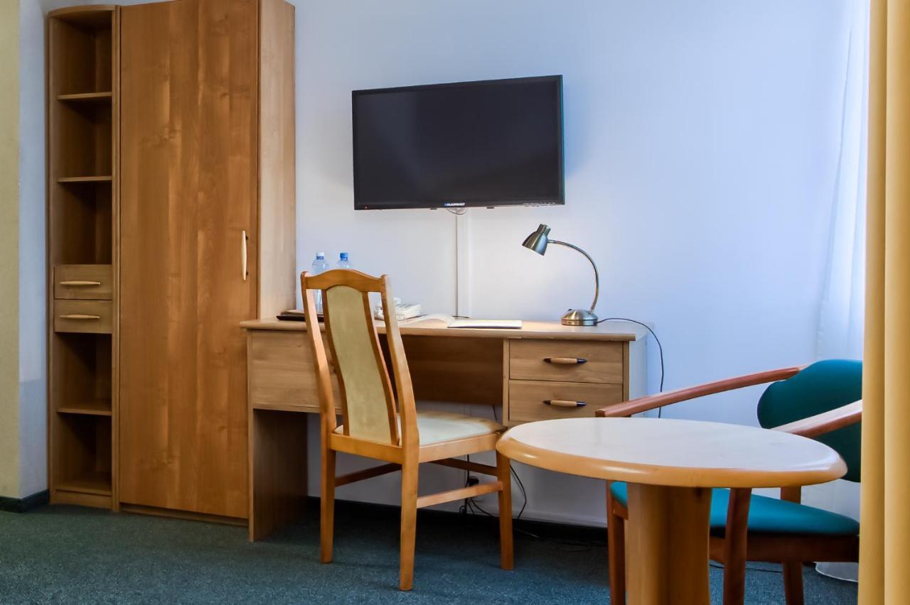 Hotel Konin Konin  Ngoại thất bức ảnh