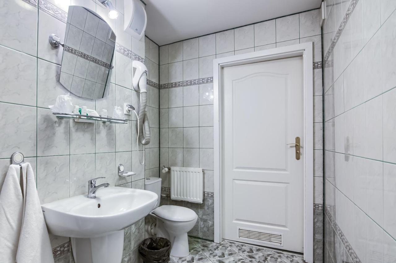 Hotel Konin Konin  Ngoại thất bức ảnh