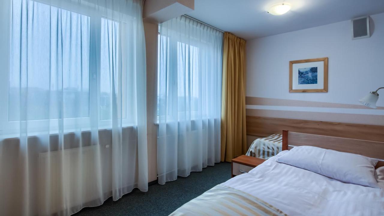 Hotel Konin Konin  Ngoại thất bức ảnh