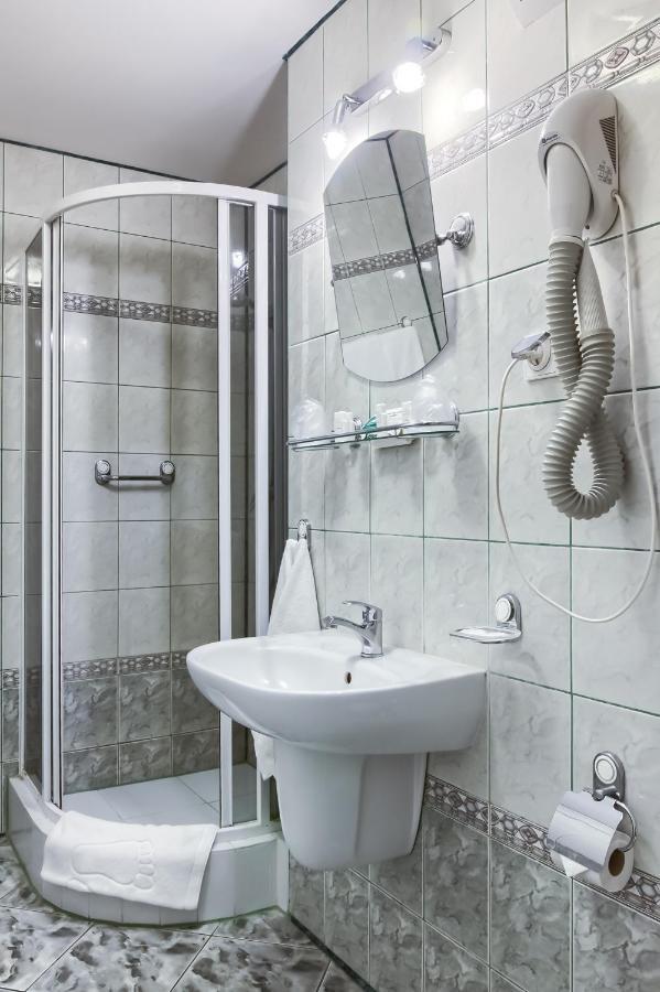 Hotel Konin Konin  Ngoại thất bức ảnh