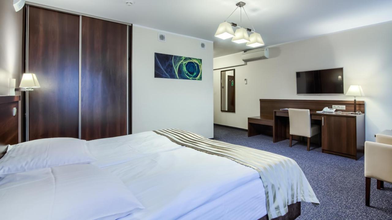 Hotel Konin Konin  Ngoại thất bức ảnh