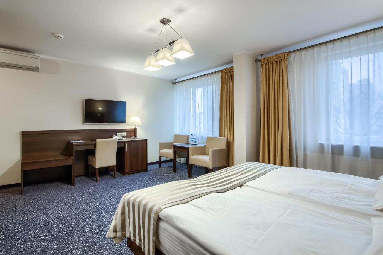 Hotel Konin Konin  Ngoại thất bức ảnh