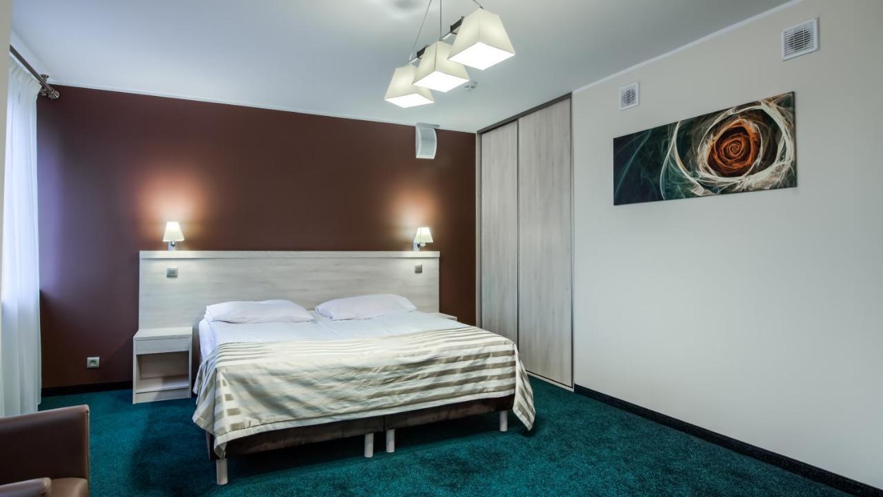 Hotel Konin Konin  Ngoại thất bức ảnh