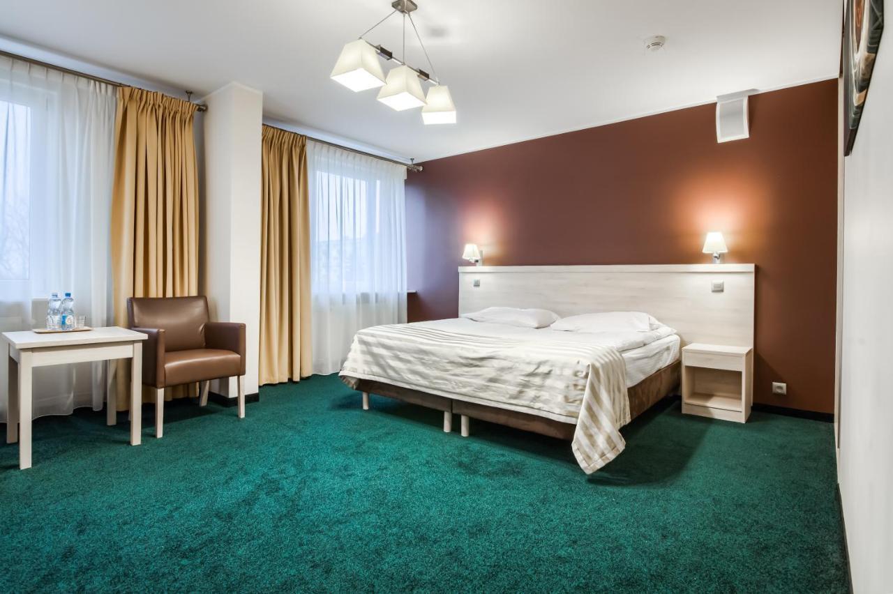 Hotel Konin Konin  Ngoại thất bức ảnh