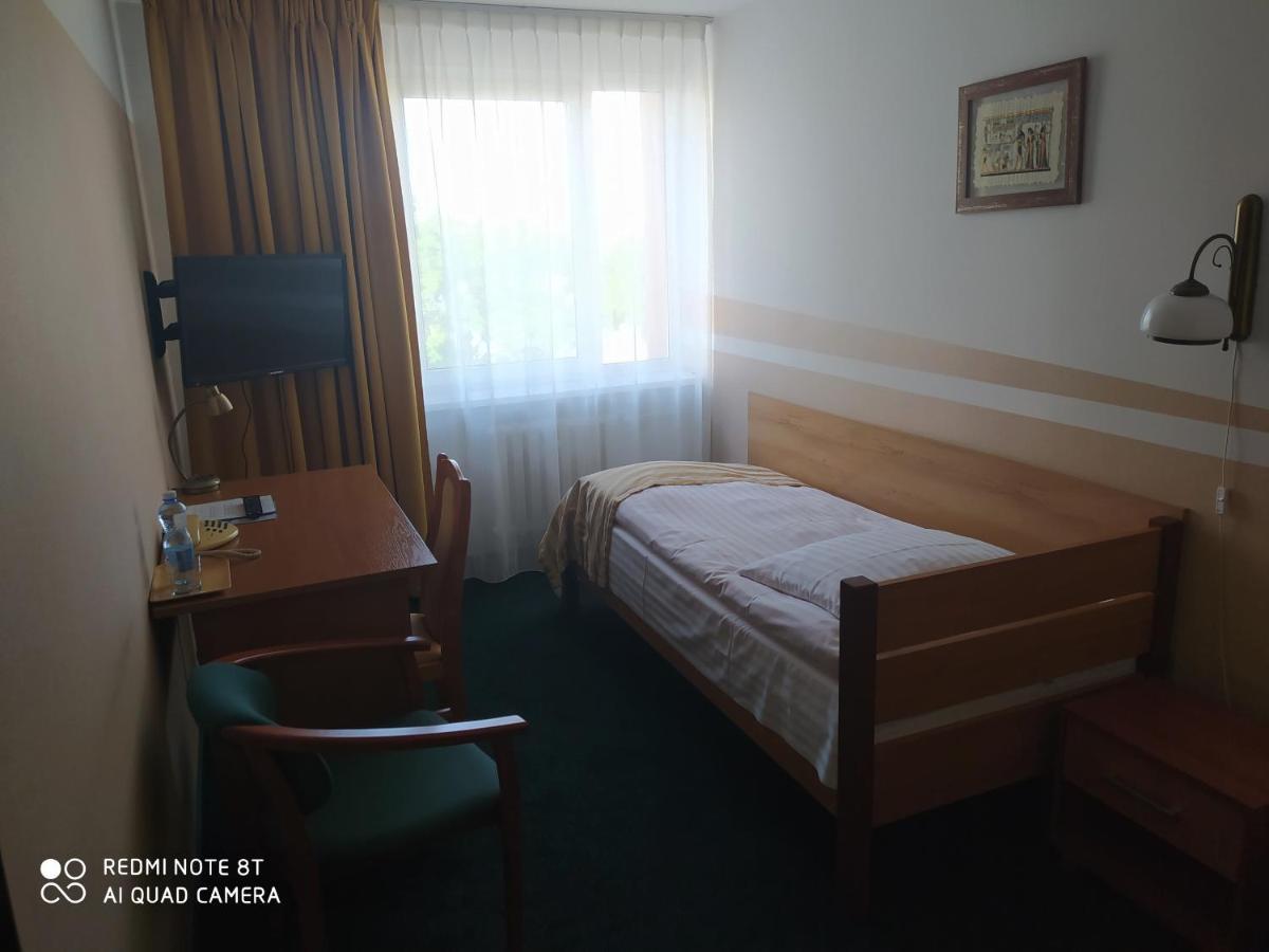 Hotel Konin Konin  Ngoại thất bức ảnh