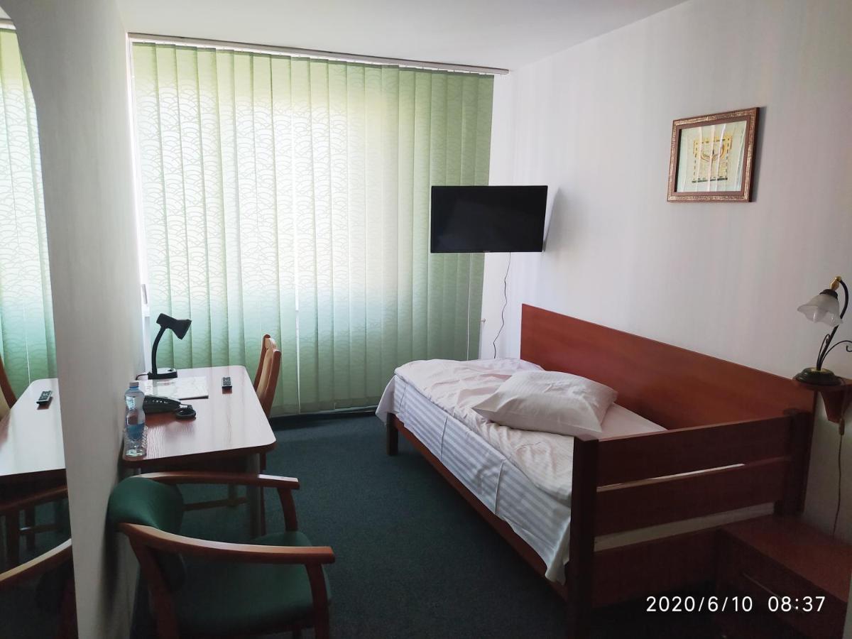 Hotel Konin Konin  Ngoại thất bức ảnh