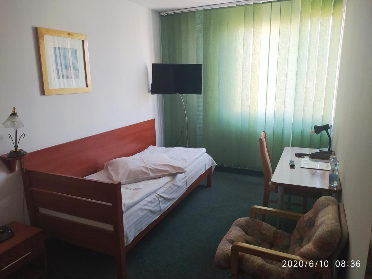 Hotel Konin Konin  Ngoại thất bức ảnh
