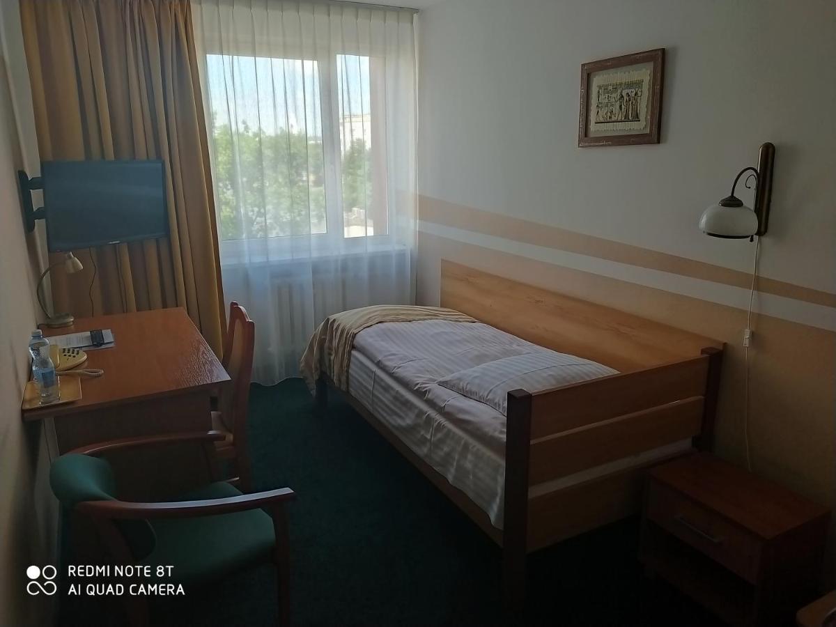 Hotel Konin Konin  Ngoại thất bức ảnh