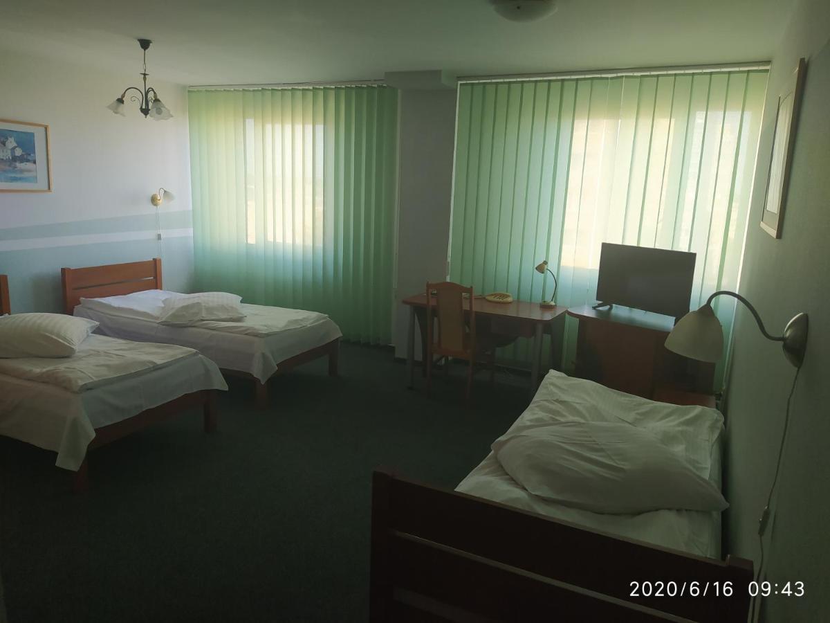 Hotel Konin Konin  Ngoại thất bức ảnh