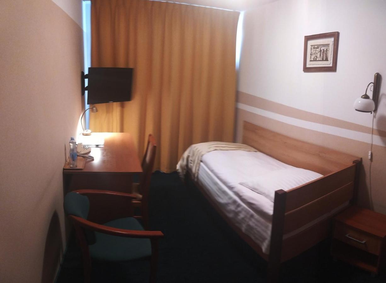 Hotel Konin Konin  Ngoại thất bức ảnh